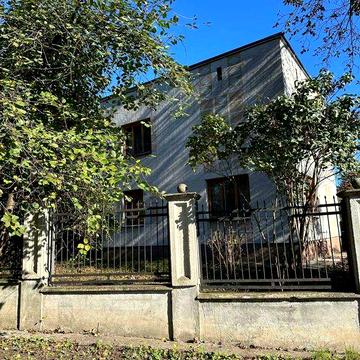 Будинок  зі  всіма зручностями  центр Гощі   60000