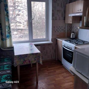 Продам 1 кімнатну квартиру(Бабурка)