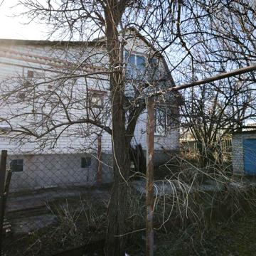 Два дома и участок 0,25 Га в городе.