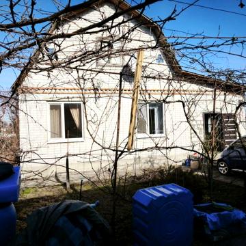 Два дома и участок 0,25 Га в городе.