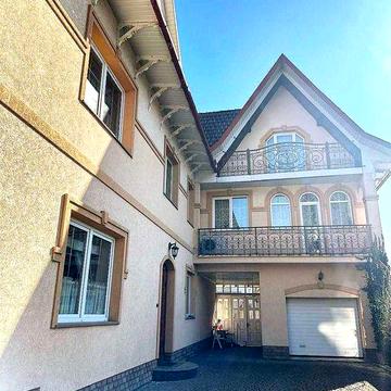 Шикарний будинок в центрі Івано-Франківська