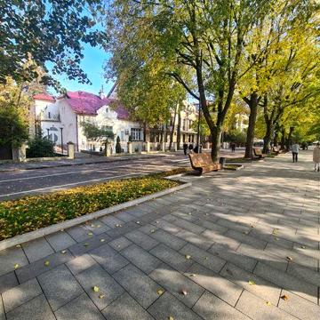 Здається в оренду кв-ра на 3 місяці  біля Набережн  поруч з кафе ІНЖИР