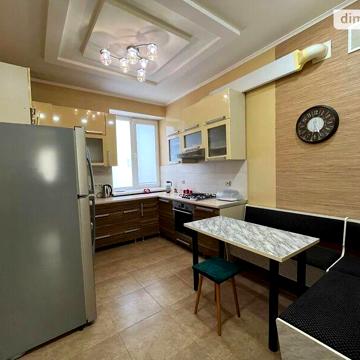 Довгострокова оренда 3к Квартира Свято-Миколаївська (Леніна) вулиця