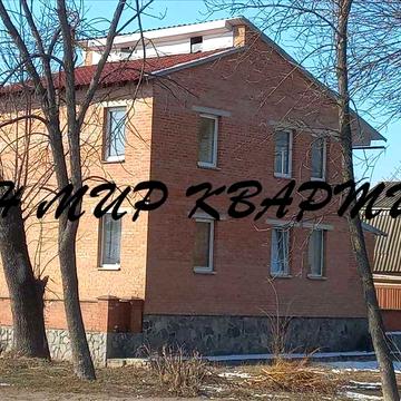 Добротний будинок на Подолі!