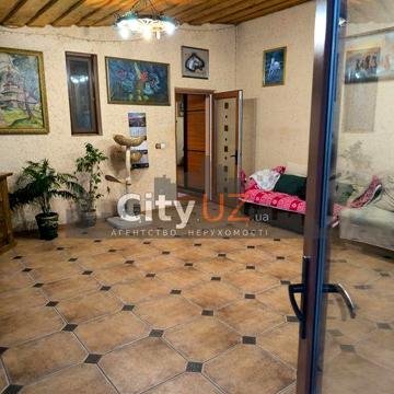 Продається будинок в центрі