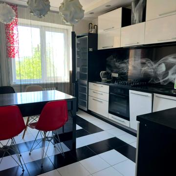Євпаторійська вул., 104