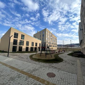 Богдана Хмельницького  вул., 114