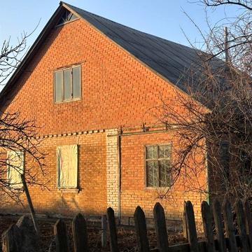 Продам будинок з територією біля траси Харків- Київ.