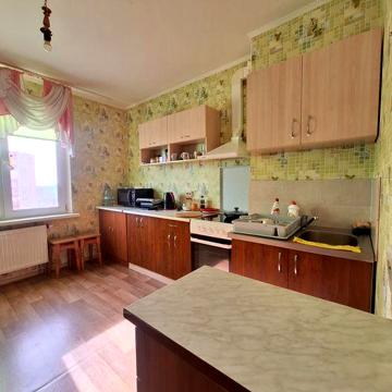 Продаж квартири вул. Милославська 16