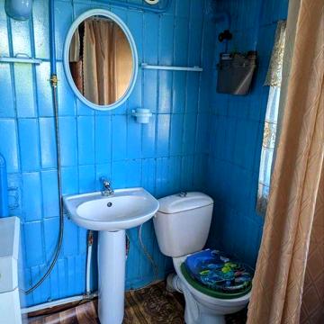 Надам в оренду пів будинку в с. Троєщина