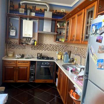 Продам 3-х кім. кв у центрі з ремоном у «царському» будинку»