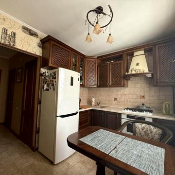 Укомплектована 2 кімнатна квартира вул. Момота