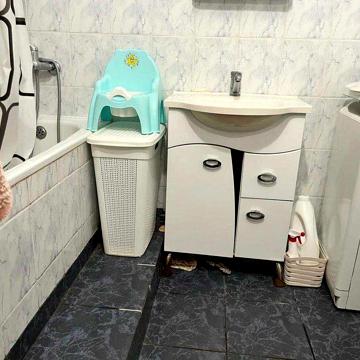 продаж 3 кімнатної квартири по вулиці М. Грушевського район 14 школи