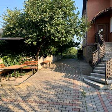 Продам 2-х поверховий будинок