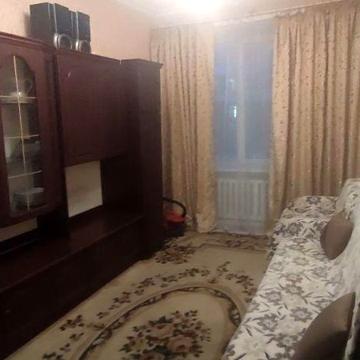 Продажа 3 - ой кв. Оболонский район , ул.Автозаводская 97/5 .