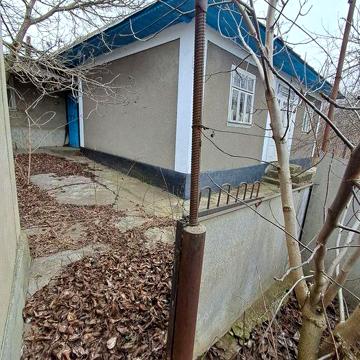 Продається будинок 57 м/кв. 50 соток огороду. Документи в наявності.