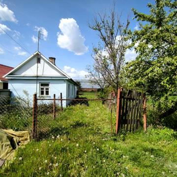 Будинок з ділянкою