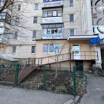 Варшавська вул., 3