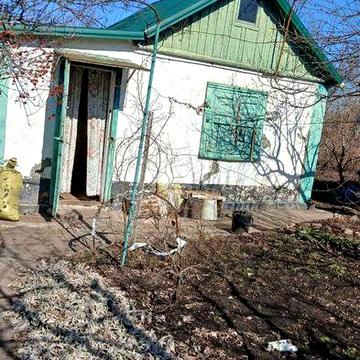 Дача з земельною ділянкою