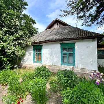 Продаж будинку під ремонт в селі Озерна