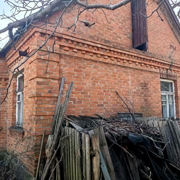 Будинок в центрі смт Клавдієво-Тарасове. Є Газ. Землі 10 соток