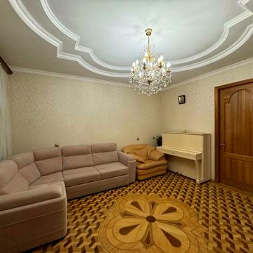 Леся Курбаса вул., 7