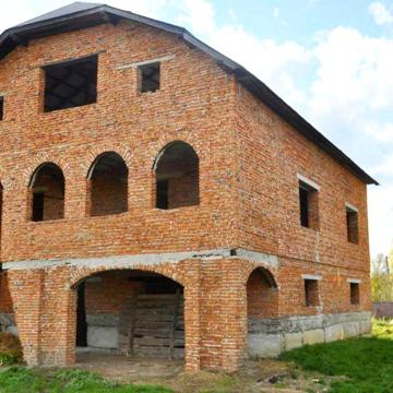 Продається двохповерховий будинок в селі Більшівці