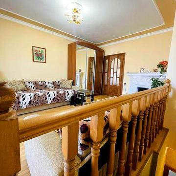 Продаж двохповерхової  квартири з ремонтом  за трц "Скриня"ЛЬвів!