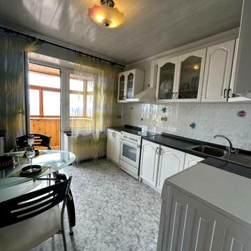 Академіка Корольова вул., 85/2