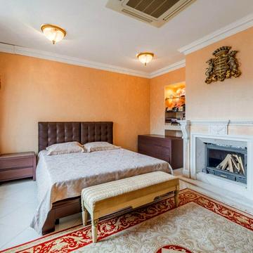 Рейтарська вул., 26