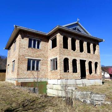 Продаж будинку в центрі Шешор 200 м2, є газ та світло, 24 сот.землі
