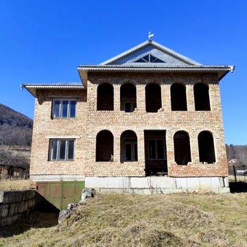 Продаж будинку в центрі Шешор 200 м2, є газ та світло, 24 сот.землі
