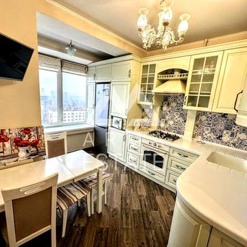 Продам 2к. квартиру бульв. Лесі Українки 36-б Бул. Міхновського