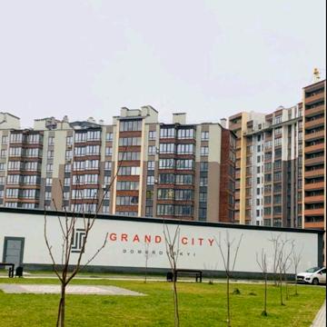 Домбровського вул., 3