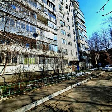 Радистів вул., 18