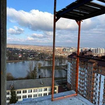 Продаж квартири преміум-класу біля озера