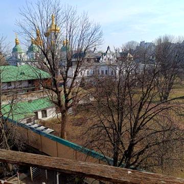 Стрілецька 7/6 Царський будинок, вид на сади і куполи Софії Київської