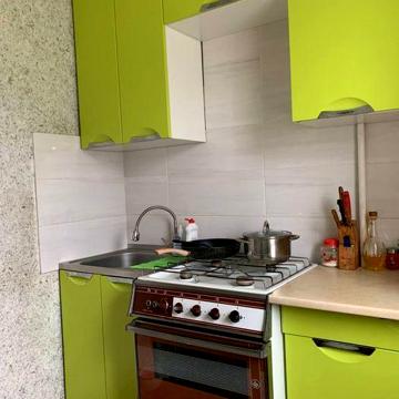 Продам 4-х комнатную квартиру в г. Синельниково