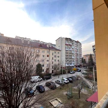 Євгена Коновальця вул., 110