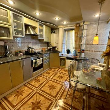 замостянська, 54