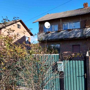 Продам будинок в центрі села