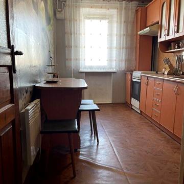 Продаж 3к Квартира вул. Першотравнева