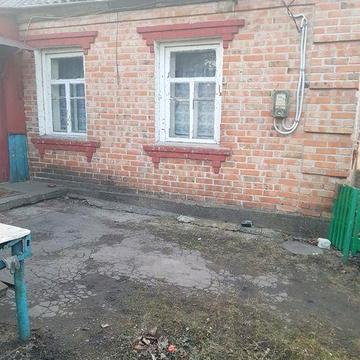 Продам дом в центрі з усіма удобствами опалення пічне