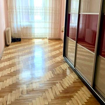 Чарівна вул., 40