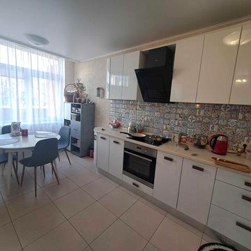 Продам  3 Ком. на Дюковской ЖК Нагорный/ Центр 90м-105тыс.