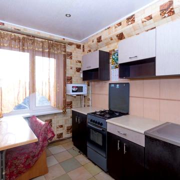 Дніпровські Пороги вул., 35