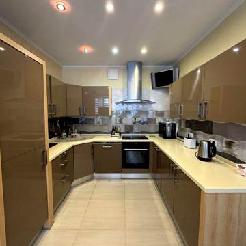 Продається ексклюзивна квартира, вул. Верховинна 35, м. Житомирська