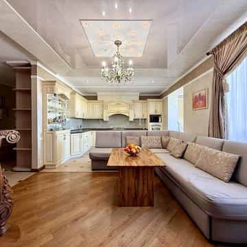 Дворівнева 4-х кімнатна квартира з кухнею-студією на Каскаді!