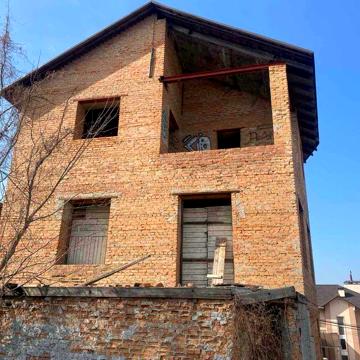 Продам 3-поверховий недобудований будинок по вул. Привітна, Соломянка