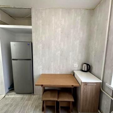 Продаж 2-к квартири Незалежної України ( район зупинки Миру )